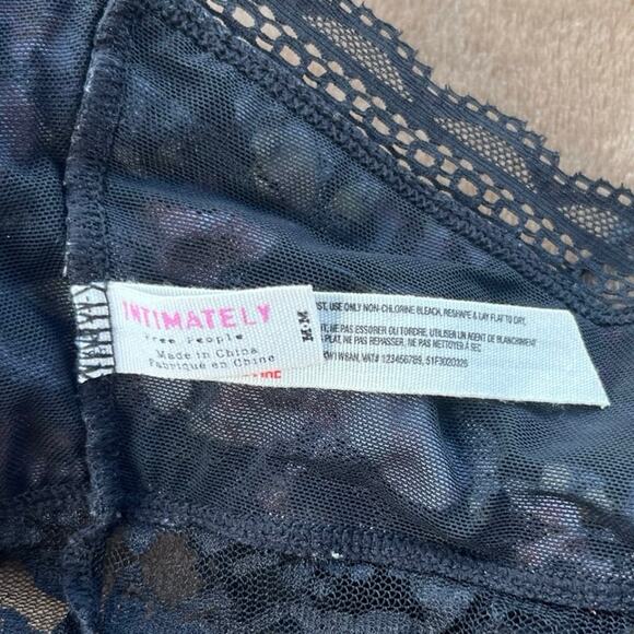 Intimately Free People Vintage Floral Lace Bralette Women’s Size Medium - Picture 5 of 5